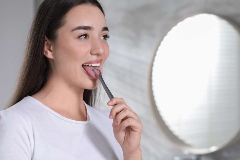 Як прибрати наліт на язиці