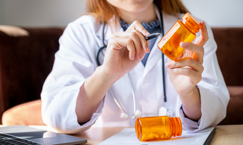 Врач рассказывает, как принимать Вормил взрослым и детям