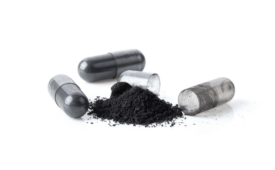 Сорбекс — це активоване вугілля в капсулах у більш засвоюваній формі. Добре підходить для застосування при отруєннях. Джерело зображення: Envato Сорбекс при отруєнні
