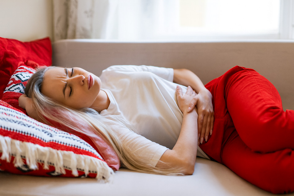 Як зняти біль під час місячних