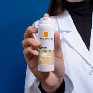 Антивіковий сонцезахисний засіб для чутливої шкіри обличчя La Roche-Posay (Ля Рош-Позе) Age Correct Tinted проти зморшок і пігментації SPF50 50 мл