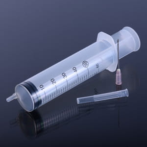 Шприц 10 мл инъекционный одноразовый трехкомпонентный с одной иглой Medicare (Медикэа) Luer Lock