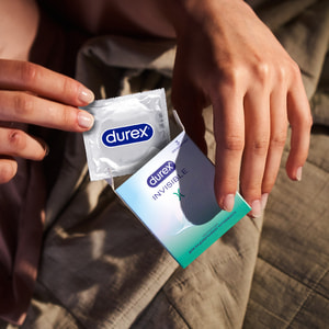 Презервативи латексні з силіконовою змазкою Durex (Дюрекс) Invisible (Інвізібл) ультратонкі 3 шт